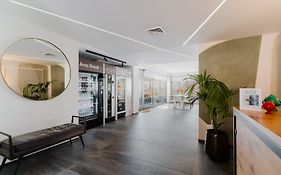 Glass House - Smart Rooms & Parking